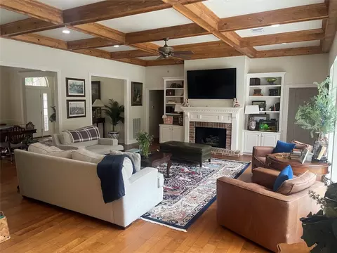 2925 N Pointe Dr, Shreveport, LA 71106