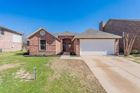 5253 Dillon Cir, Haltom City, TX 76137