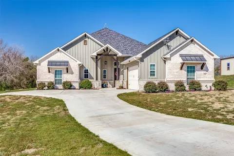 224 Grace Ln, Azle, TX 76020