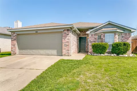 8004 Cannonwood Dr, Fort Worth, TX 76137
