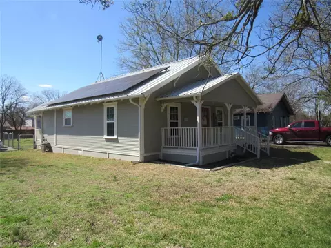 Exterior - 215 E Thomas St, Leonard, TX 75452 photo 10 of 11