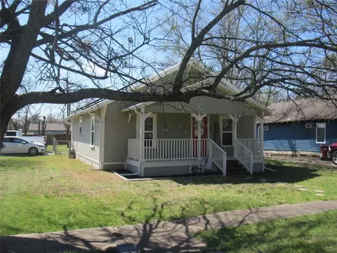 Exterior - 215 E Thomas St, Leonard, TX 75452 photo 4 of 11