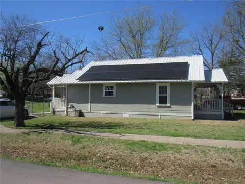 Exterior - 215 E Thomas St, Leonard, TX 75452 photo 11 of 11