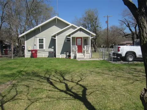 Exterior - 215 E Thomas St, Leonard, TX 75452 photo 8 of 11