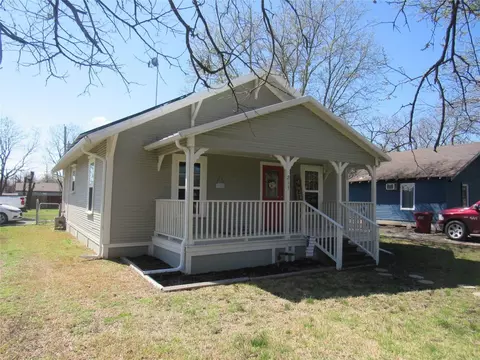 Exterior - 215 E Thomas St, Leonard, TX 75452 photo 3 of 11