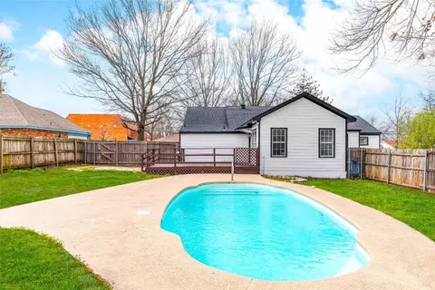 210 Center St, Whitesboro, TX 76273