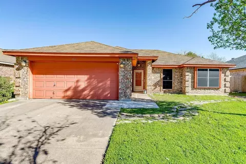 512 Whitney Dr, Saginaw, TX 76179