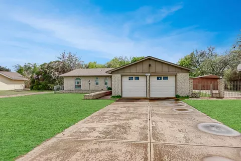 Exterior - 320 Enon Ave, Everman, TX 76140 photo 4 of 12
