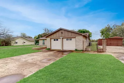 Exterior - 320 Enon Ave, Everman, TX 76140 photo 3 of 12