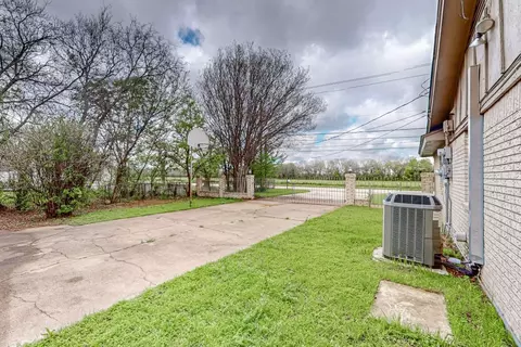 Exterior - 320 Enon Ave, Everman, TX 76140 photo 11 of 12