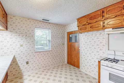 Bath - 320 Enon Ave, Everman, TX 76140 photo 1 of 6