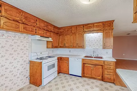 Kitchen - 320 Enon Ave, Everman, TX 76140 photo 4 of 5