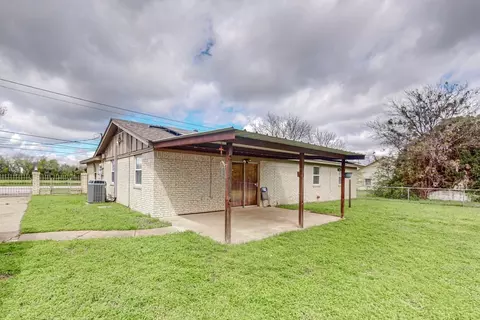 Exterior - 320 Enon Ave, Everman, TX 76140 photo 6 of 12