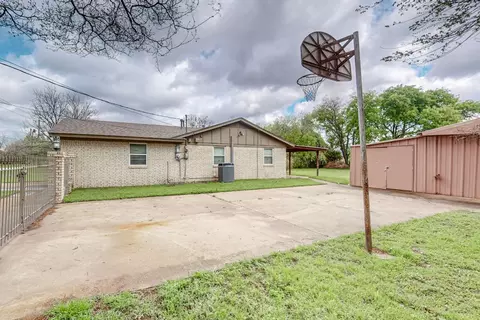 Exterior - 320 Enon Ave, Everman, TX 76140 photo 7 of 12