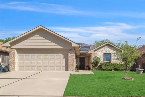 3141 Royal Crest Dr, Fort Worth, TX 76140