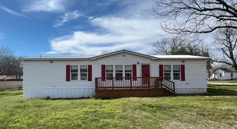 415 N Hook, Henrietta, TX 76365