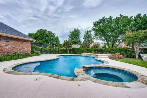 8213 Portsmouth Dr, Rowlett, TX 75088