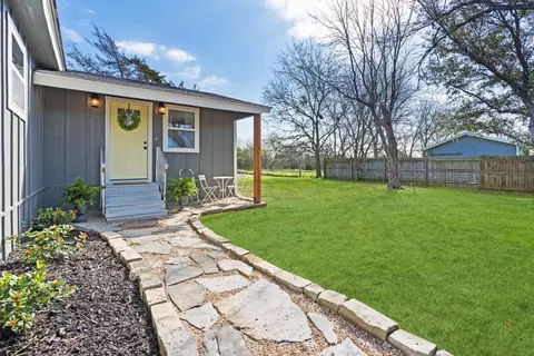 2325 Chapel Ln, Cleburne, TX 76031