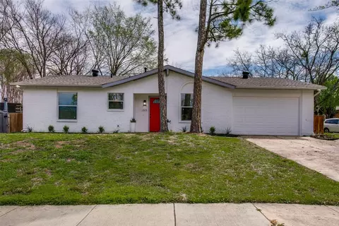 1226 S Country Club Rd E, Garland, TX 75040