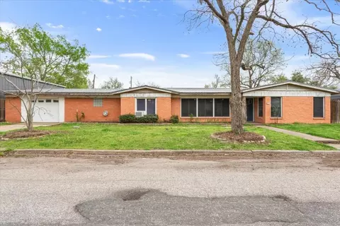 421 S 10th Ave, Teague, TX 75860