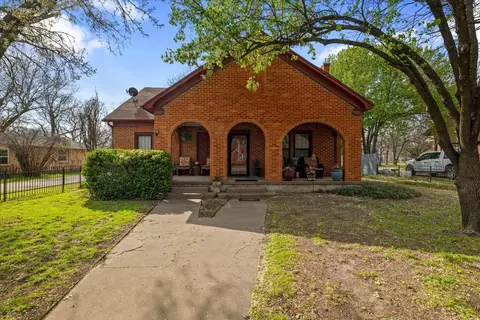 607 S Grand Ave, Gainesville, TX 76240