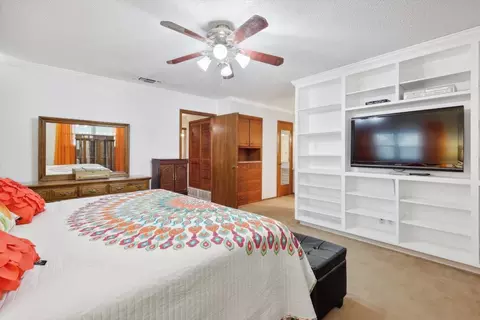 Bedroom - 302 Shadow Ln, Euless, TX 76039 photo 3 of 6