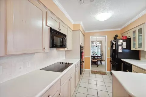 Kitchen - 302 Shadow Ln, Euless, TX 76039 photo 3 of 5