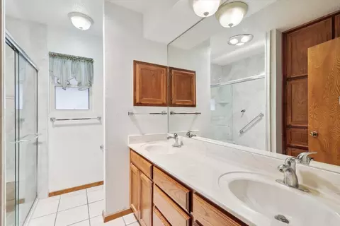 Bath - 302 Shadow Ln, Euless, TX 76039 photo 1 of 4