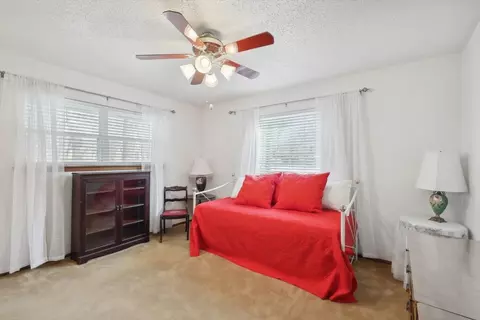 Bedroom - 302 Shadow Ln, Euless, TX 76039 photo 4 of 6