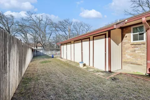 Exterior - 302 Shadow Ln, Euless, TX 76039 photo 7 of 7