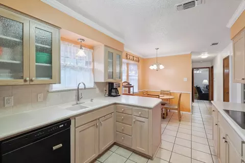 Kitchen - 302 Shadow Ln, Euless, TX 76039 photo 5 of 5