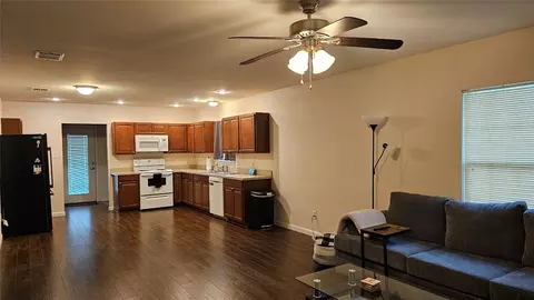 214 E Thomas St, Leonard, TX 75452 photo 3
