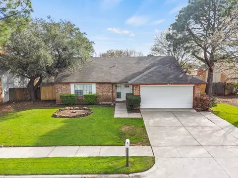 3820 Hackberry Ln, Bedford, TX 76021