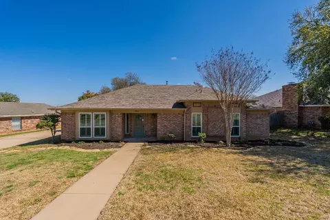 2812 Clearmeadow St, Bedford, TX 76021