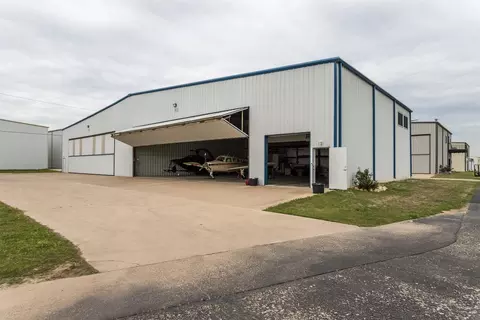 802 Aviator Dr, Fort Worth, TX 76179