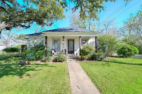 602 W 2nd St, Cleburne, TX 76033