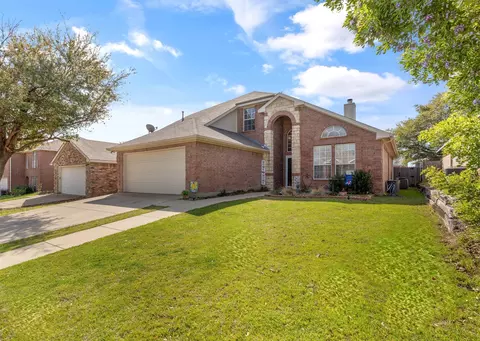 821 Silverbrook Dr, Saginaw, TX 76179