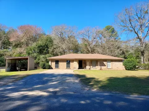 702 Hickory Ct, Logansport, LA 71049