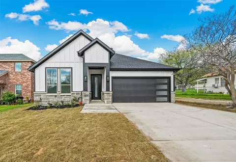 1213 Cambridge St, River Oaks, TX 76114