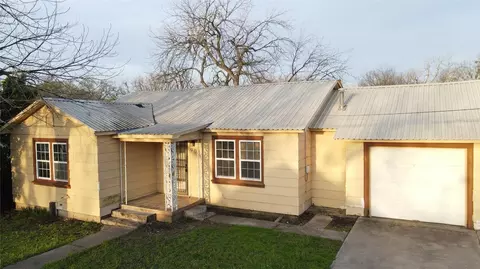 903 N Page St, Comanche, TX 76442