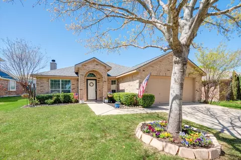 929 Sherry Ln, Saginaw, TX 76179