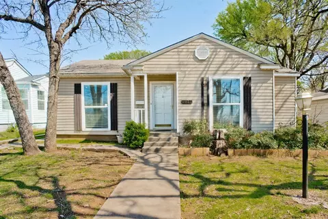 2837 Haynie St, Fort Worth, TX 76112