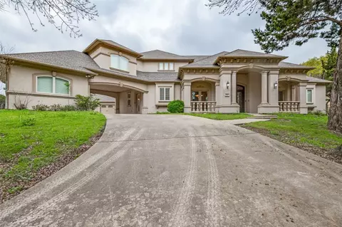 818 Bluff Ridge Dr, Cedar Hill, TX 75104