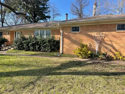 1403 E Texas St, Denison, TX 75021
