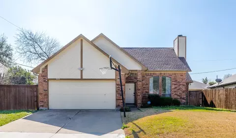 824 Xavier Dr, Arlington, TX 76001