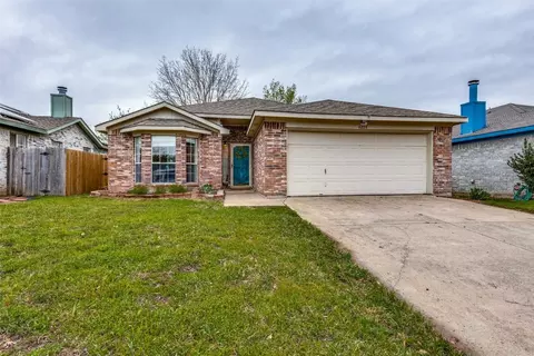 4224 Broken Arrow Rd, Fort Worth, TX 76137