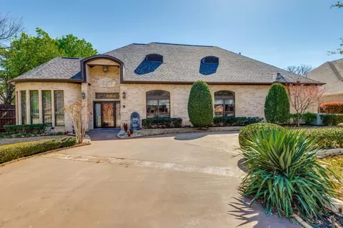 2 Royal Oaks Cir, Denton, TX 76210