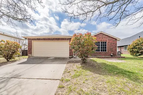 2512 Whetstone Dr, Corinth, TX 76210