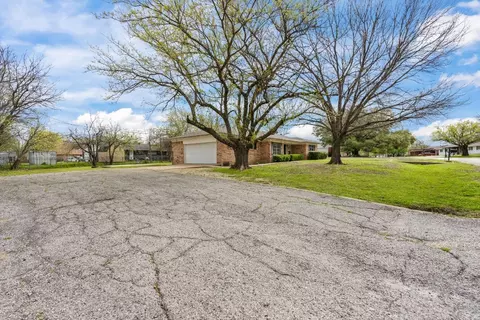 Exterior - 105 Beard Dr, Itasca, TX 76055 photo 1 of 4