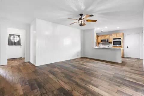Entry Way - 105 Beard Dr, Itasca, TX 76055 photo 1 of 3